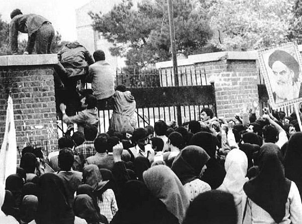 iran_hostage_crisis_-_iraninan_students_comes_up_u-s-_embassy_in_tehran
